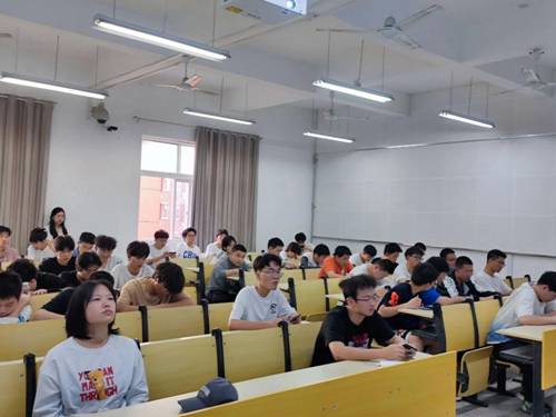 https://news.huat.edu.cn/__local/1/2C/66/5C3E593B384EC8F7EC39991FA6E_5A9D7CDF_64A81.jpg